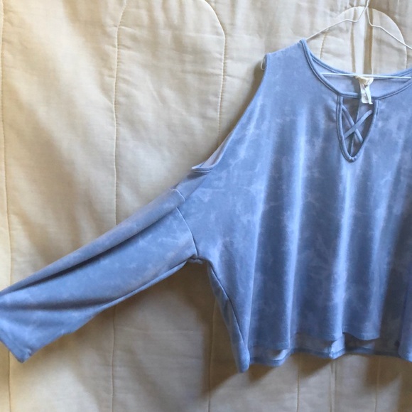 Tie-Dye Cold Shoulder Top - Picture 4 of 6
